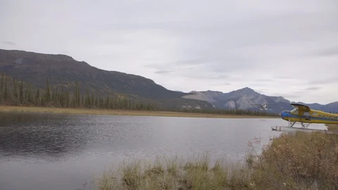 Float Plane Just After Takeoff Alatna River Valley Gates of the Arctic Alaska 스톡 동영상 121640156