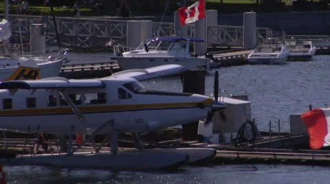Float Plane At Pier Stock-Footage 827049