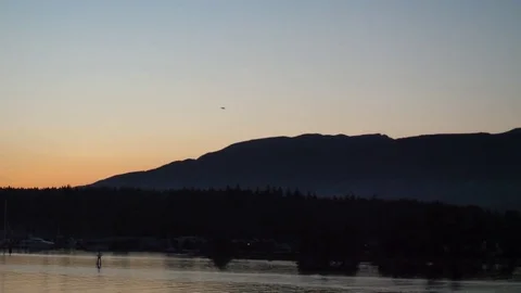 Float plane sunset Silhouette flies over stanley park Video stock 77936100