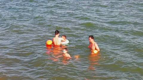 Float play in reservoir Video stock 347500021