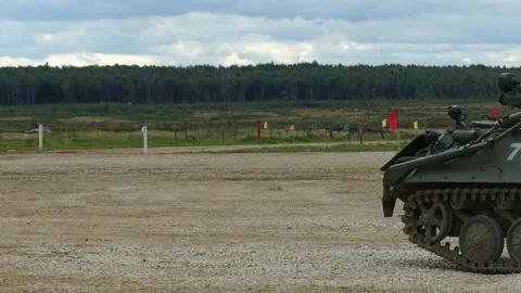 Floating armored vehicle. Vídeo Stock 111830553