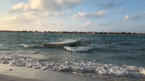 Floating board 動画素材 93891157