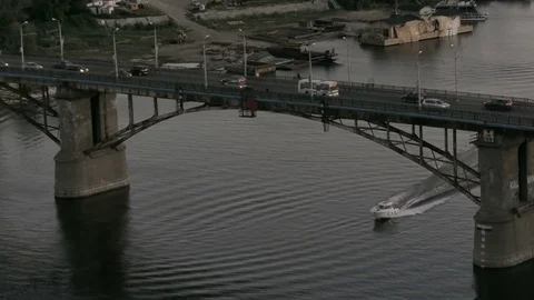 Floating boat under the bridge Video stock 78768968
