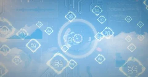 Floating central 5G interface over cloud backdrop, with diamond icons, circuit Foto stock