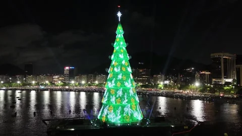 Floating Christmas tree in Botafogo, Rio de Janeiro 스톡 동영상 322519612