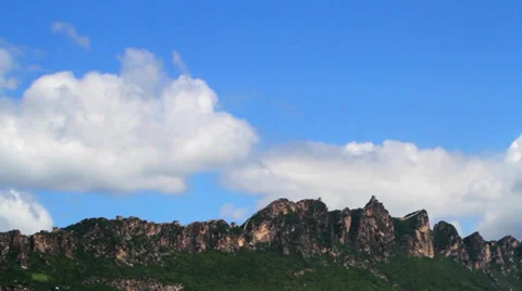 Floating clouds above Simatai Great Wall,Beijing,China Stockbeeldmateriaal 33227846