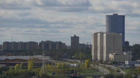 Floating clouds in the urban landscape, time lapse in Kazan 動画素材 55536527