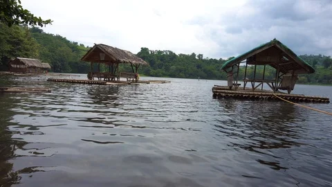 Floating cottage at Lake Apo. Video stock 93667499