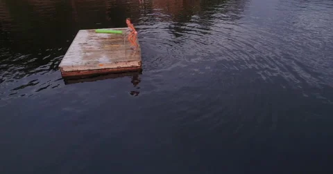 Floating dock birds-eye Vídeo Stock 68894754