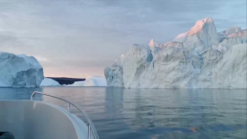 Floating glaciers in the Gulf of Dicso Bay in western Greenland Video stock 132190893