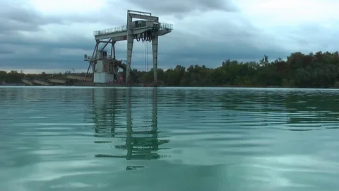 Floating installation for the extraction of pebbles. Vídeos de archivo 96726099