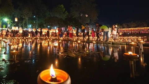 Floating lanterns and People in Yee Peng Festival or Loy Krathong (Right-Left) Video stock 98918393