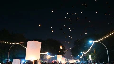 Floating lanterns in the night sky. Launching Sky Lantern. Yee Peng Festival, Lo Stock Footage 160199033