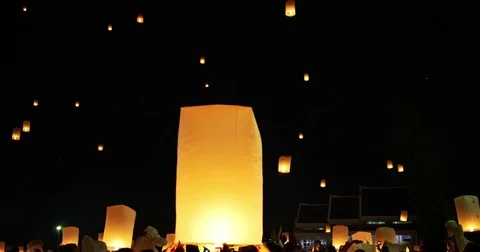 Floating Lanterns in Night Sky. Yi Peng Festival, Chiangmai, Thailand. Stock Footage 71361810
