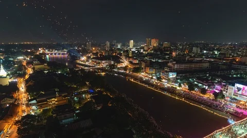 Floating lanterns in Yee Peng or Loy Krathong Festival at Chiangmai (Zoom-Out) Video stock 98963957