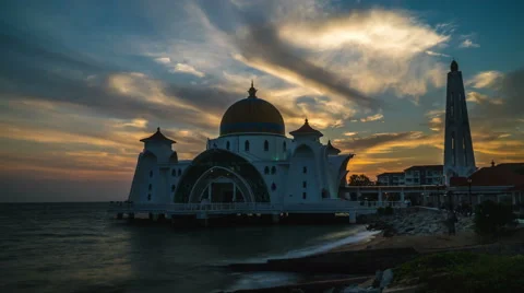Floating Malacca Straits Mosque timelapse beside sea in sunset til night 스톡 동영상 66444898