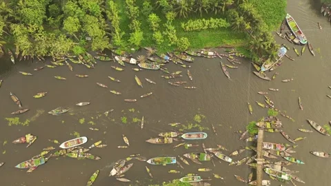 Floating market Video stock 261800146