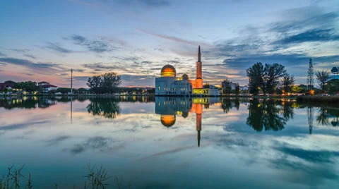 A Floating Mosque During Sunrise  Video stock 36999888