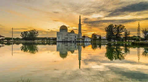 A Floating Mosque During Sunrise Pan Left Video stock 36999867