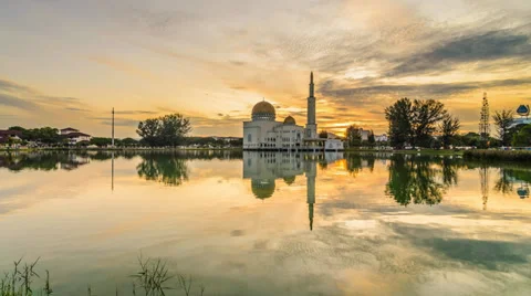 A Floating Mosque During Sunrise Zoom In Stock-Footage 36995202