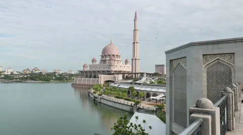 Floating mosque by the lake at putrajaya Stock Footage 57313729