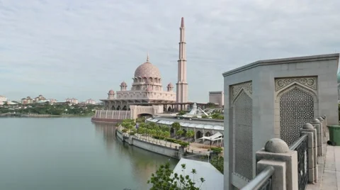 Floating mosque by the lake at putrajaya Stock Footage 57313766