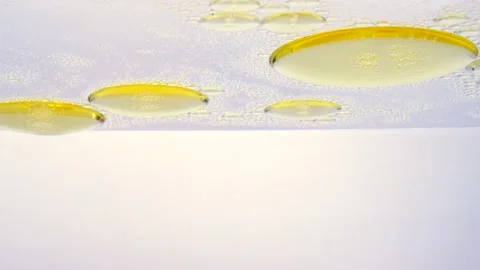 Floating oil on water surface. Vídeo Stock 188691888