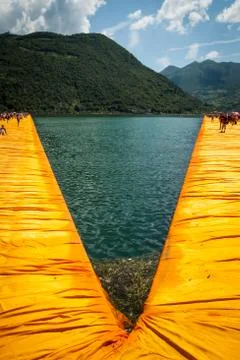 Floating Piers diverging branches Stock-Fotos