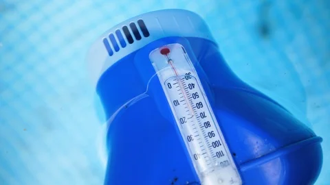 Floating Pool Thermometer. Measuring water in the Swimming Pool, Bath House 스톡 동영상 112824490