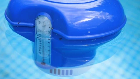 Floating Pool Thermometer. Measuring water in the Swimming Pool, Bath House 스톡 동영상 112827157