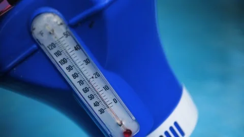 Floating Pool Thermometer. Measuring water in the Swimming Pool, Bath House 스톡 동영상 112827663