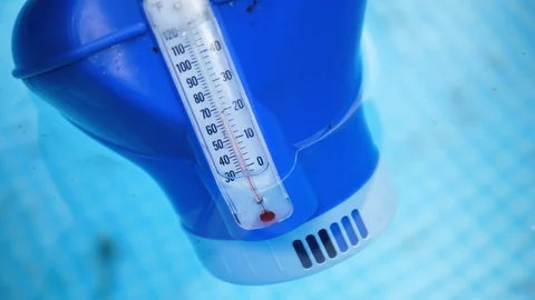 Floating Pool Thermometer. Measuring water in the Swimming Pool, Bath House 스톡 동영상 112888537