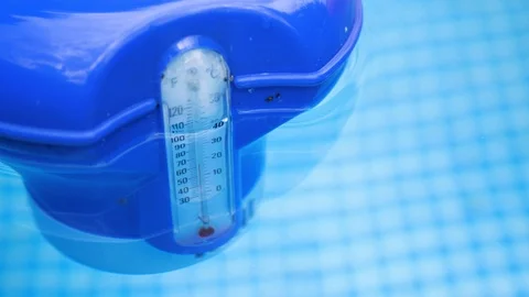 Floating Pool Thermometer. Measuring water in the Swimming Pool, Bath House 스톡 동영상 112890238