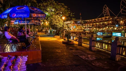 Floating restaurant leaving dock in Ho Chi Minh City, Vietnam time lapse 스톡 동영상 116857606