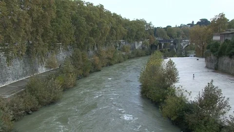 Floating River Tiber in Rome - beautiful view Video stock 72436540