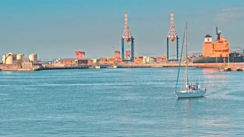 Floating ship in port Video stock 98215010