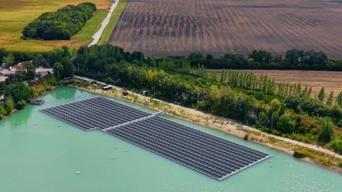 Floating solar array near agricultural fields Vídeo Stock 345831339