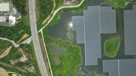 Floating Solar Farm Array in Water 库存影片 337330680
