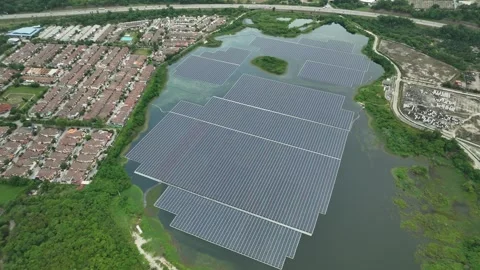 Floating Solar Farm Generating Renewable Energy Over Water Видео 337330581
