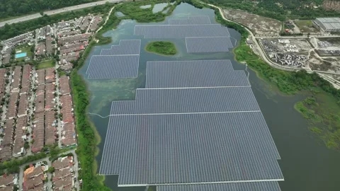 Floating Solar Farm Powering Communities with Renewable Energy Vidéo 337330720