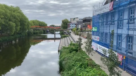 Floating stage and crowd gathered along the Ems River embankment during a s.. Stockbeeldmateriaal 346298309