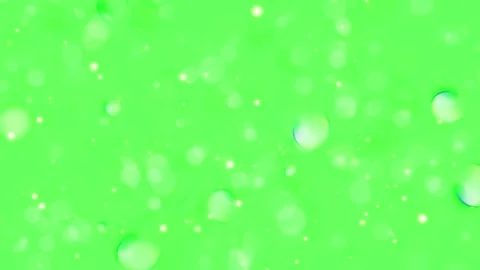 Floating transparent spheres drifting across vibrant green background with soft 库存影片 345218311