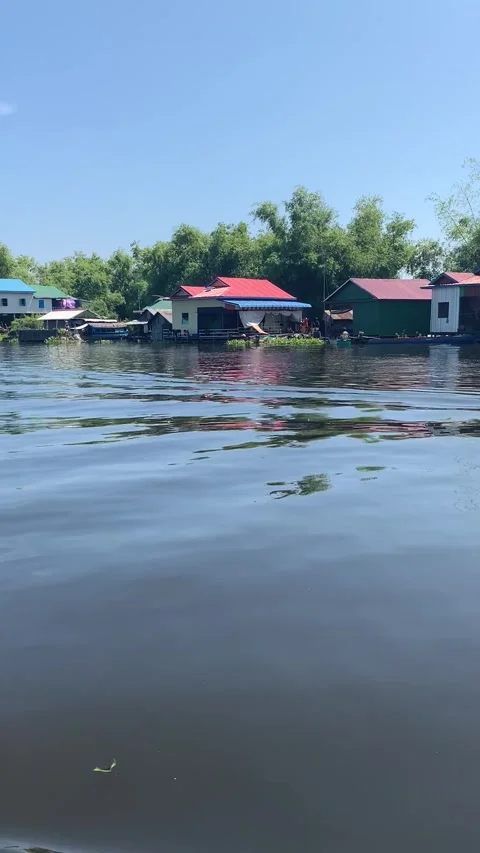 Floating village on the Sangkar River Video stock 341171149