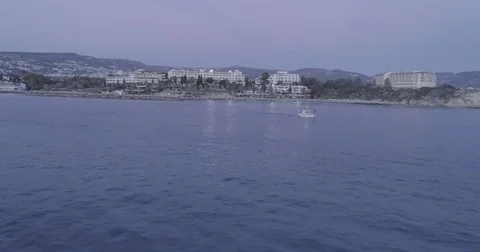Floating White Motor Boat Vídeo Stock 72867552
