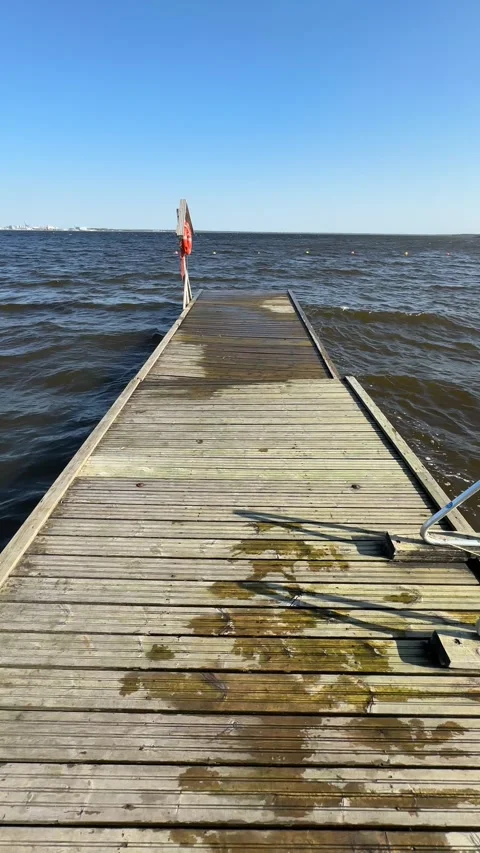 Floating wooden jetty moving in windy weather Stock-Footage 317532829