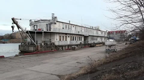 Floating workshop at yacht port Video stock 10883009