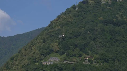 Floatplane Fly Mountain Video stock 93322283