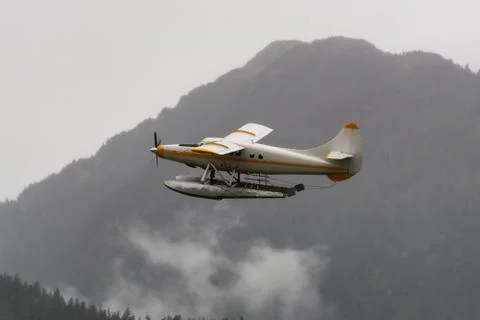 Floatplane flying in Alaska Stock Photos