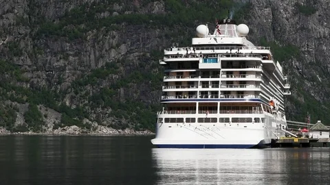 Floatplane passing cruise ship Stock Footage 92841956