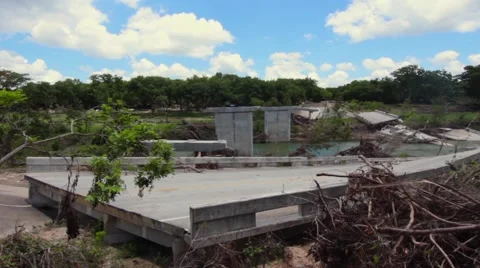 Flood Aftermath Bridge Out Vídeos de archivo 51556310